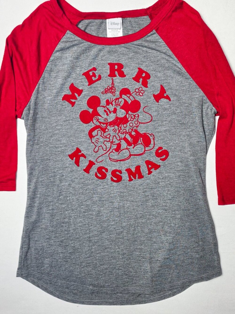 XL Disney Mickey Minnie “Merry Kissmas” Raglan Shirt Red Gray